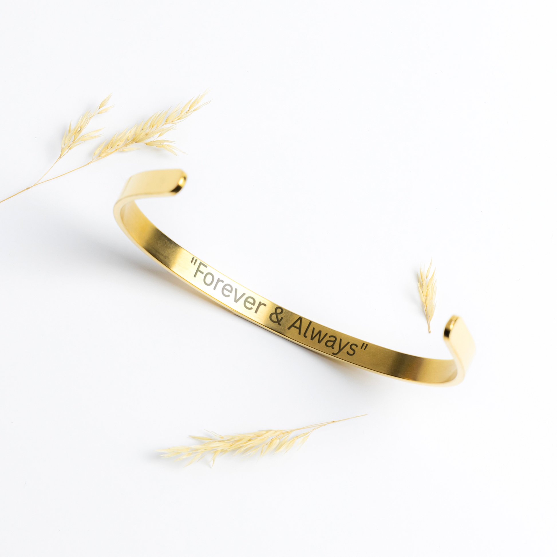 Custom_Friendship_Cuff_Bracelet__Soul_Gold_Lifestyle_01_Mockup.png